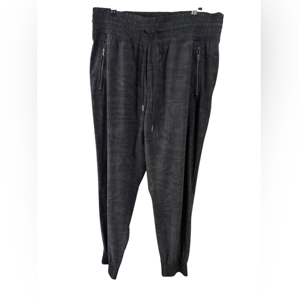 Women’s Athleta fun design  Black Jogger Pants